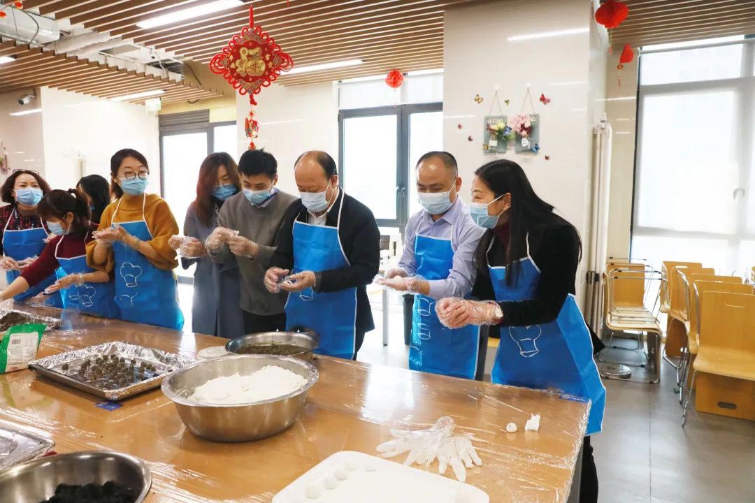 元宵佳節包湯圓